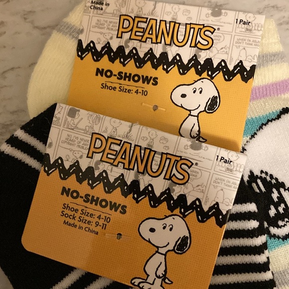 Peanuts Snoopy the Dog No-Shows Sock Set - Picture 3 of 4